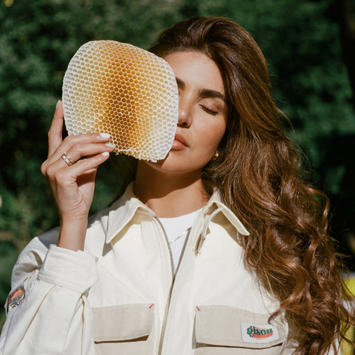 Honey for Hair: The Benefits and How to Use It